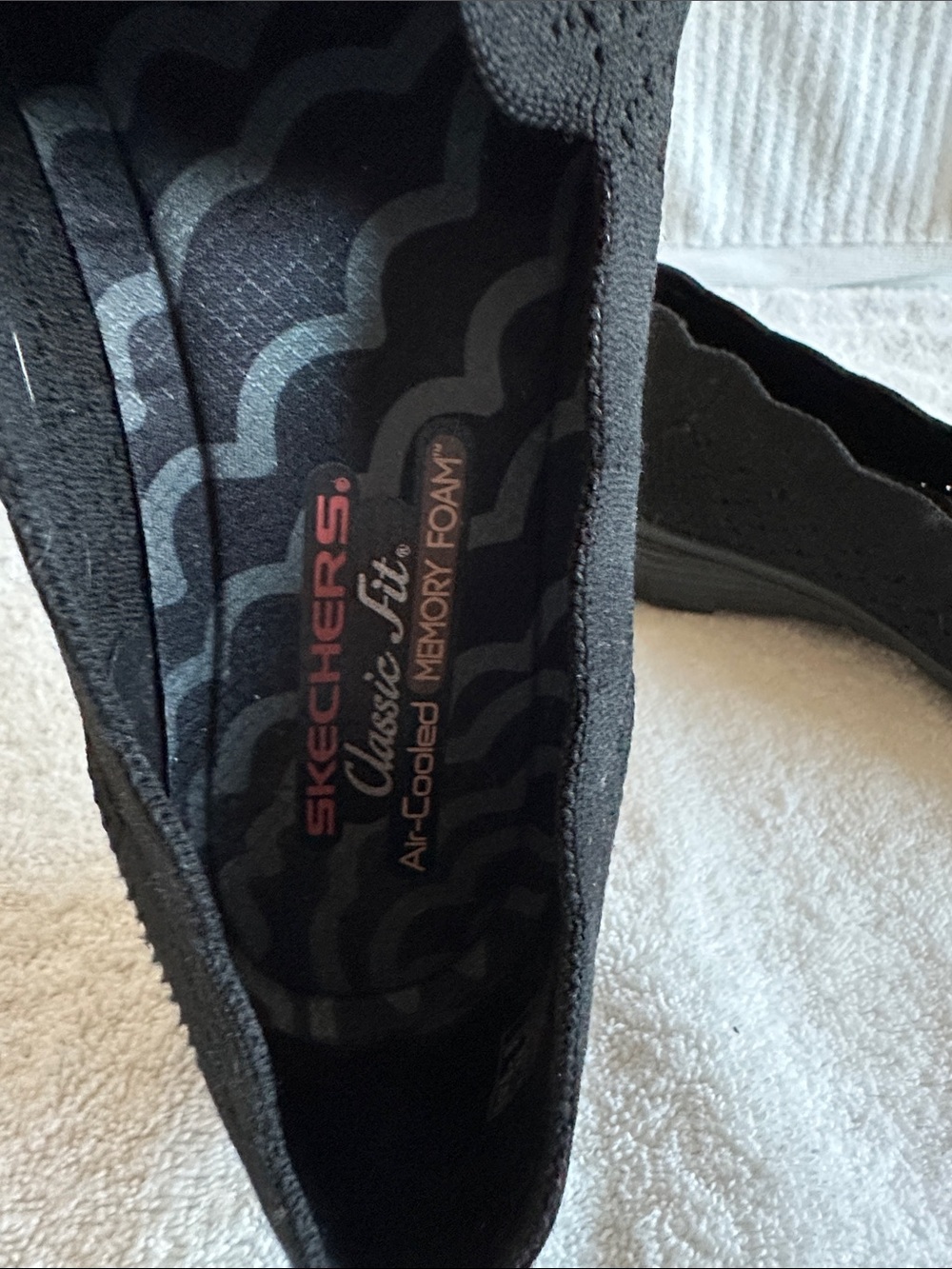 Skechers Black Slip-On Knit Flats sz 10 - Picture 2 of 5
